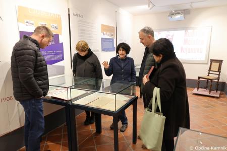 Zadnje javno vodstvo po razstavi Zgodbe Maistrovih predmetov iz virtualnosti v resnično (28)